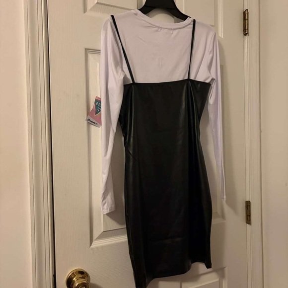 Chic Black and White Long Sleeve Y2K Dress - Picture 2 of 4